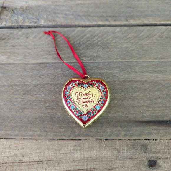 Vintage 1999 Hallmark Cards Mother and Daughter Gold Tone Heart Shaped Ornament - Picture 2 of 5